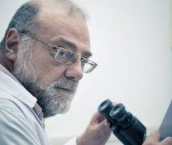 O doutor Amilcar Tanuri, chefe do laboratorio de virologia molecular da UFRJ.