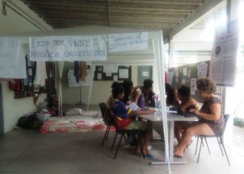 Coité: estudantes ocupam Uneb e paralisam as aulas para cobrarem melhorias na residência universitária