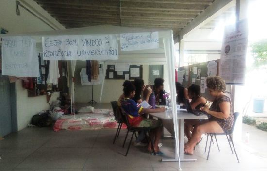 Coité: estudantes ocupam Uneb e paralisam as aulas para cobrarem melhorias na residência universitária