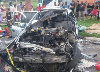 Colisão frontal deixa ao menos 5 mortos na BR-324