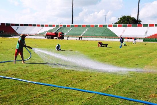 Feira de Santana: concluída implantação do novo gramado do Joia da Princesa