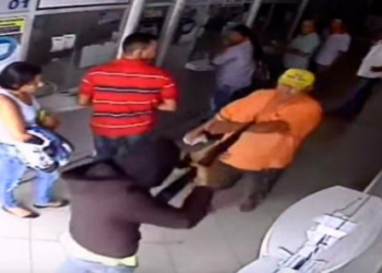Fato inusitado: homem ‘pede licença’ e escapa de assalto em lotérica de Monte Santo; assista