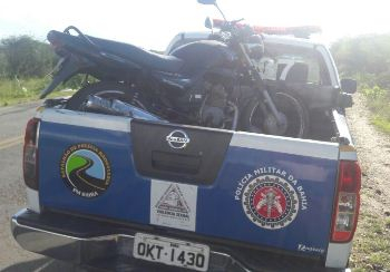 Mulher tem pé esmagado em acidente de moto na BA 409