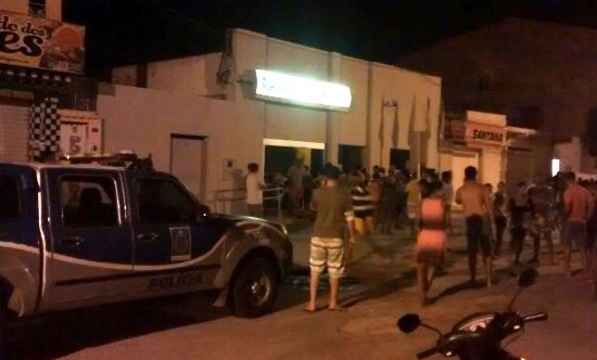 Quadrilha explode Banco do Brasil de Caldas de Cipó depois de encurralar policiais