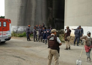 Falta de equipamento impede resgate de 2º vítima de soterramento em fábrica