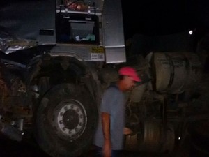 Acidente deixa lentidão de 1 km nos dois sentidos da pista 