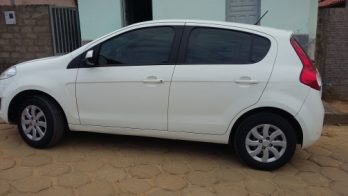 Veículo foi deixado intacto porém levaram todos os pertences