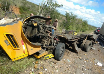Bandidos explodem carro forte na BR 116 entre Araci e Tucano