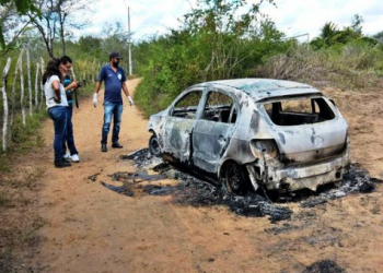 Santanópolis – Dois corpos são encontrados em carro incendiado