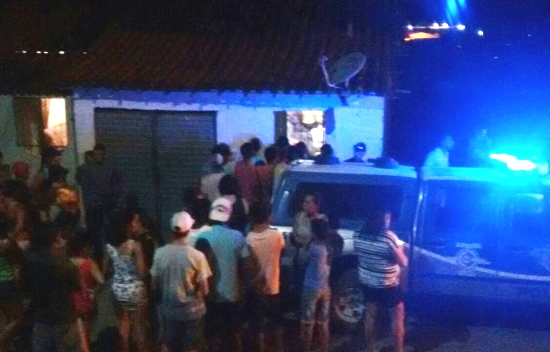 Homem mata esposa com tiros na cabeça em Monte Santo