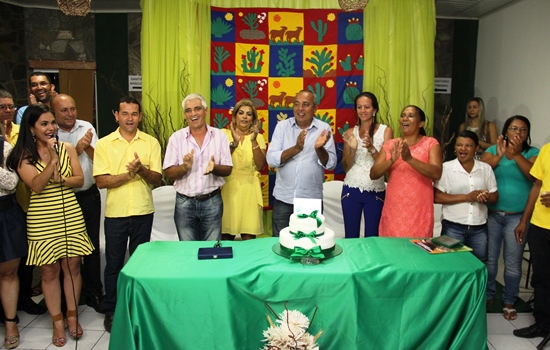Bolo comemorativo pelos 20 anos