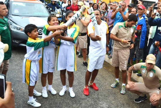 Muita emoção marcou a passagem da Tocha Olímpica em Jaguarari