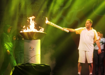 Pira Olímpica é acesa em Senhor do Bonfim, depois de mais um concorrido dia de revezamento