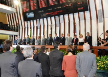 Alba ganha Frente Parlamentar da Indústria