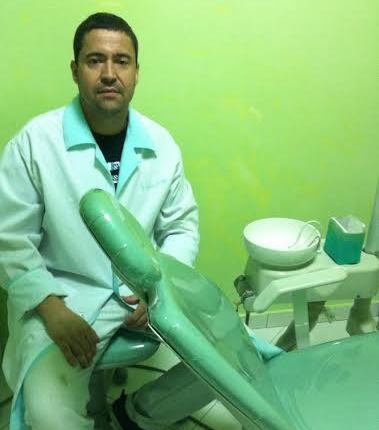 Gustavo Carvalho tem especialidade em implante dentário