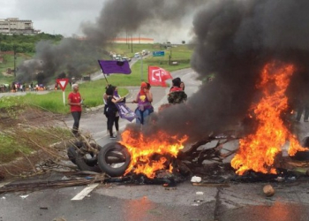 Protestos contra o impeachment fecham vias em 17 estados e no DF