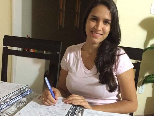 Convocada por engano para vaga em medicina é indenizada por faculdade