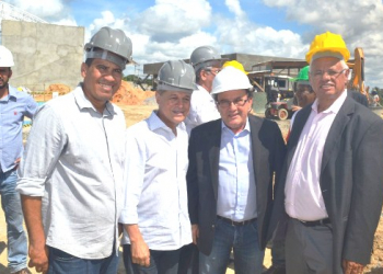Joseildo visita obras de construção do SESC Alagoinhas