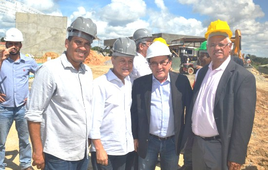 Joseildo visita obras de construção do SESC Alagoinhas