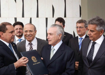 Michel Temer é notificado e assume República; veja quem são os 21 ministros