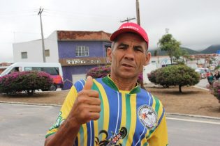 Francisco aproveitou a presença do Calila para mandar um abraço para sua mãe Gonçala que está no Ceará