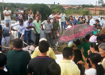 Corpo do pai do prefeito de Coité é sepultado em Barreiros