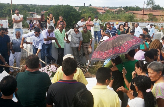 Corpo do pai do prefeito de Coité é sepultado em Barreiros