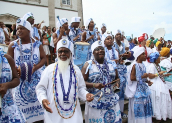 Primeiro trecho do percurso da Tocha teve ares de Lavagem do Bonfim