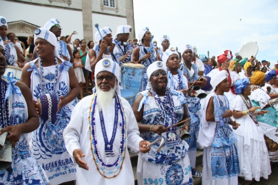 Primeiro trecho do percurso da Tocha teve ares de Lavagem do Bonfim