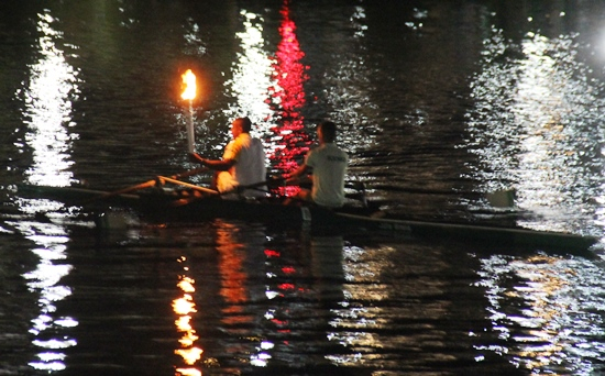 Dique do Tororó e Farol da Barra foram destaques da terceira etapa da tocha olímpica em Salvador