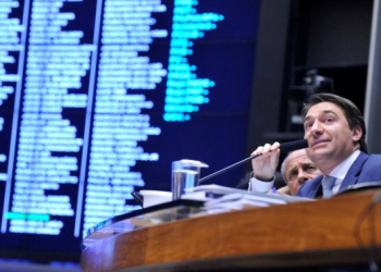 Deputado que preside sessões da Câmara ganhou na loteria 12 vezes
