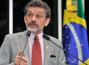 Waldemir Barreto é líder do PT no Senado.