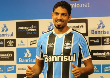 Wallace revela ameaças no Fla e toma rumo de ídolo De León: “Projeto novo”