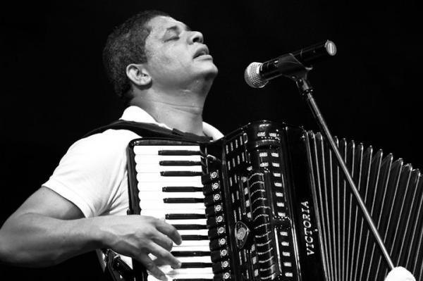 Senhor do Bonfim: MP manda suspender show de cantor, por não aceitar alto valor do cachê