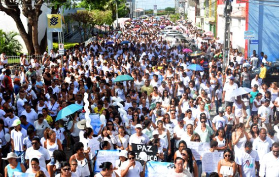 Santaluz- População faz protesto contra a violência no município e pede solução de crime “contra professores”
