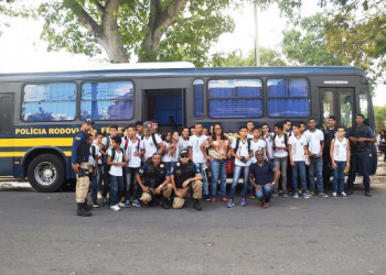 População de Serrinha é beneficiada com diversos serviços gratuitos: uma conquista do deputado Gika Lopes