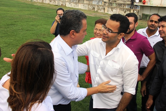 Governador sendo recebido pelo prefeito Silva Neto (PDT)