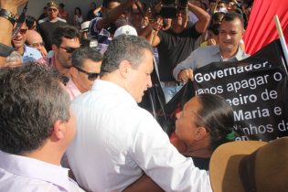 Dona Maria pede a rede elétrica, pois segundo ela toda região está eletrificada