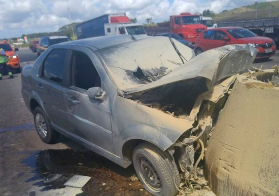 Motorista morre ao bater carro em barreira de proteção de pedágio