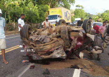 Quatro pessoas morrem e duas ficam feridas em colisão de carros