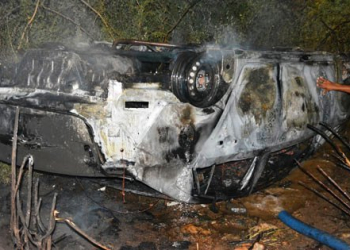 Dois corpos carbonizados são encontrados em porta-malas de veículo, em Santaluz