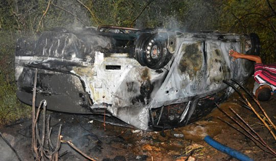 Dois corpos carbonizados são encontrados em porta-malas de veículo, em Santaluz