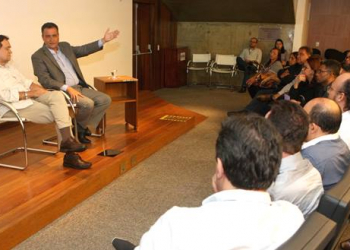 Em encontro, Rui anuncia prêmio de incentivo aos professores e escolas