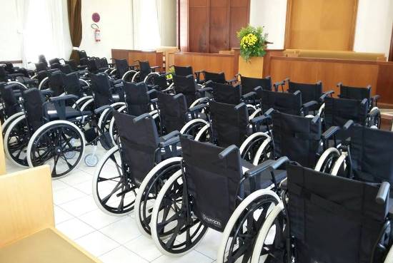 entrega de cadeiras na igreja dos mormons - 2
