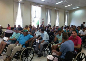 Parceria solidária da Igreja dos Mórmos e Centro Espírita faz entrega de 58 cadeiras de rodas