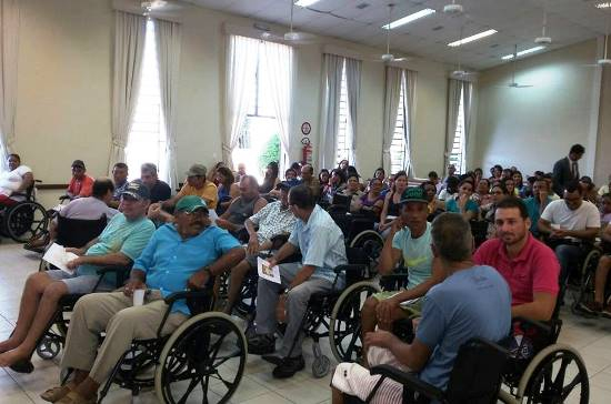 Parceria solidária da Igreja dos Mórmos e Centro Espírita faz entrega de 58 cadeiras de rodas