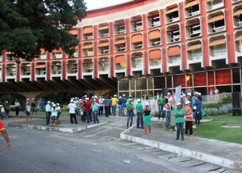 Grito da Terra Bahia – Mais uma vez os trabalhadores rurais saem frustrados por não serem recebidos pelo governador