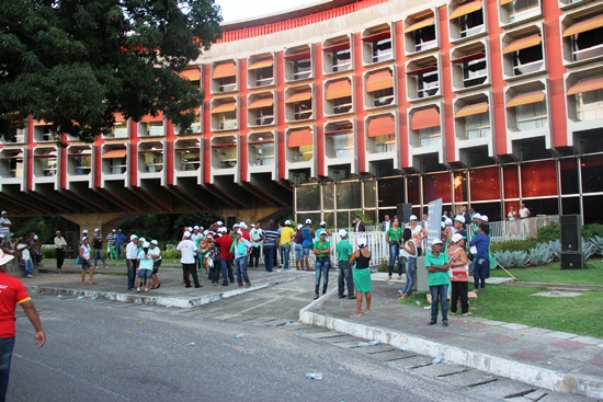 Grito da Terra Bahia – Mais uma vez os trabalhadores rurais saem frustrados por não serem recebidos pelo governador