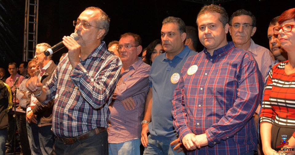 Valente: representantes de partidos divergentes em nível estadual e nacional sobem em palanque e sinalizam apoiar a reeleição de Ismael Ferreira