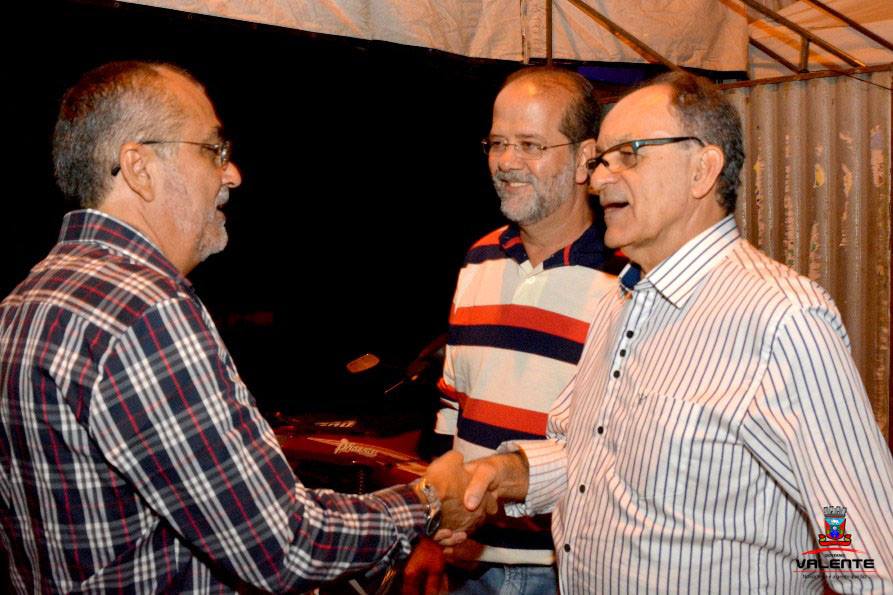 Valente: representantes de partidos divergentes em nível estadual e nacional sobem em palanque e sinalizam apoiar a reeleição de Ismael Ferreira